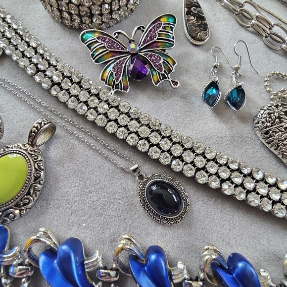 Vintage Jewelry Lot #3 - Picture 4 of 6